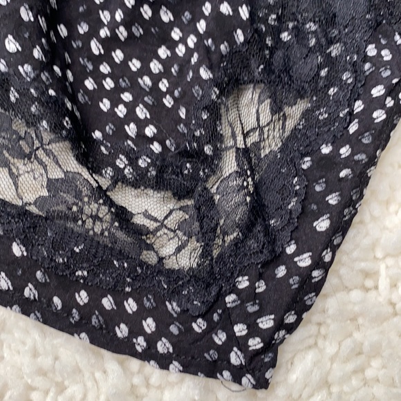 Black White Flowy Tank Polka Dot Patterned Scoop Neck Lace Detail H26 - Picture 8 of 8